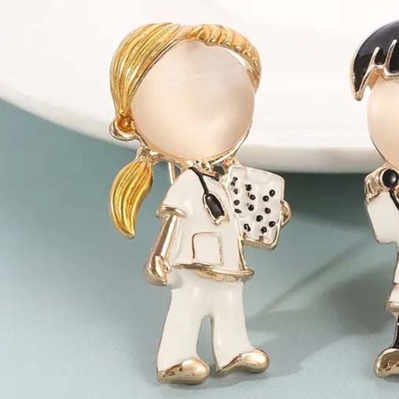 LITTLE BLONDE NURSE WITH PATIENT CHART HOSPITAL LAPEL PIN 52 - Picture 2 of 2